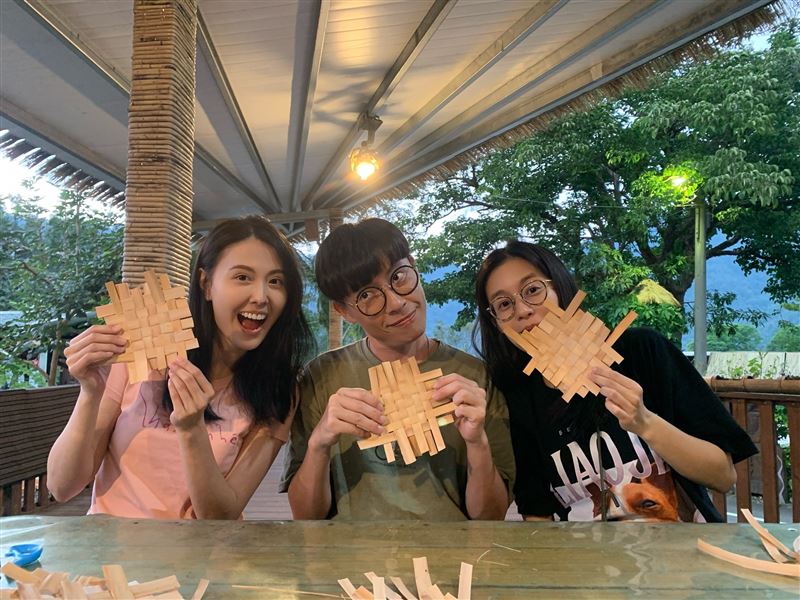 「劇中老婆」覺得霍正奇太像老公!眼光離不開、拍戲在身旁陪伴