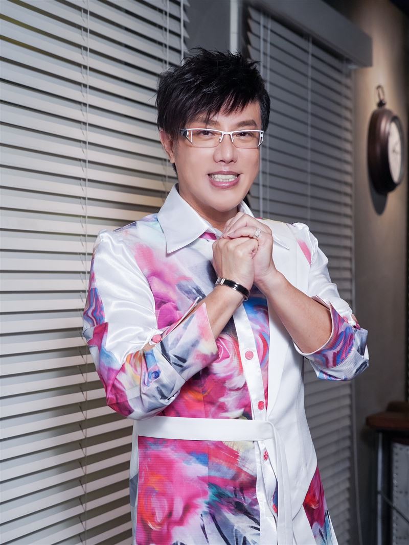 獨家/馮偉傑不忍了!驚爆金曲天后私下「離譜行徑」身分線索曝