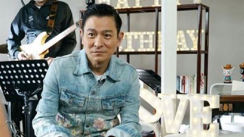 他本來幫曾志偉剪頭髮「這年輕人一定紅!」搖身一變巨星「爆紅40年」