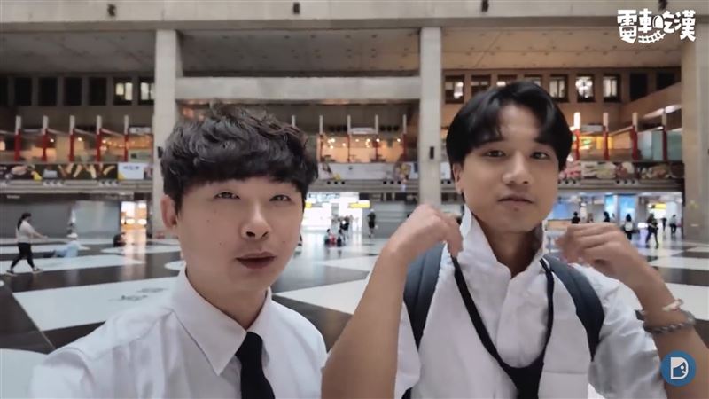 Dcard翻車了!「電車吃漢」主持人爆違反政府規定 團隊火速認錯道歉