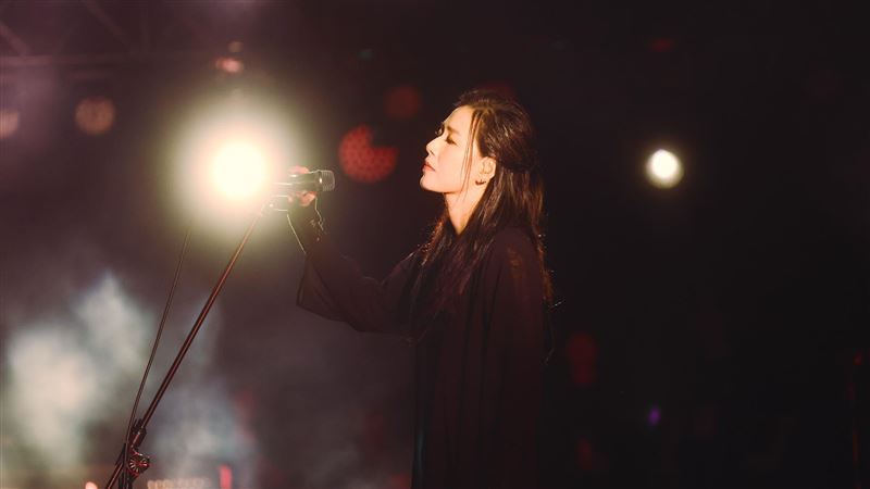 安溥打狗祭開唱!粉絲台下激動落淚 「我演出的地方,可以做你自己」