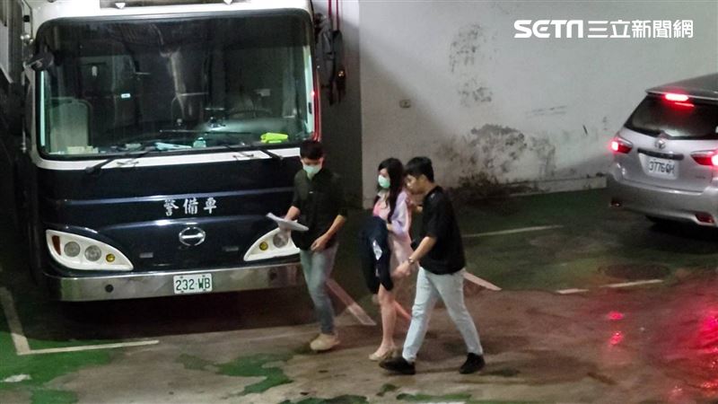 豪奢生活全靠黃牛票?爆乳人妻分享「胸前瘀青壞蛋傑作」 曾洩漏尪事業