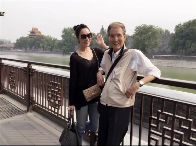 石英「面容慈祥」遺照曝光　林千鈺忍不住思父情！深夜喊10字惹鼻酸