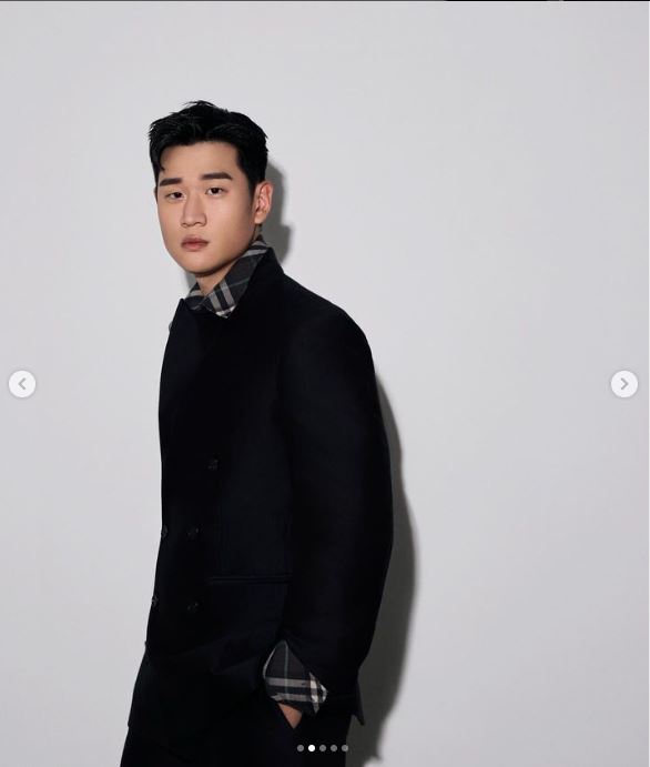 路人拿手機喊帥哥!周興哲被攔下「以為要合照」 結局反轉笑翻