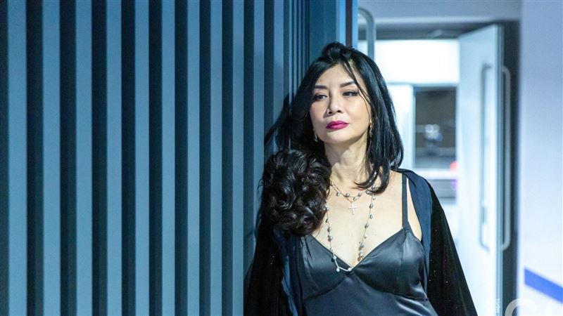 成龍為什麼永遠追不到吳家麗?多年後她說主要原因…網友聽完後紛紛起立