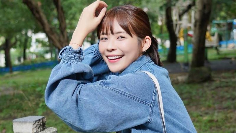 林萱瑜出事了！直播到一半遭「巨型生物」闖入　失控尖叫畫面流出