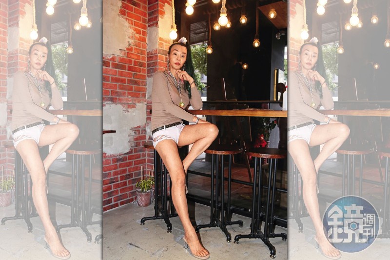 跟粉絲淘金！直播喊窮要抖內　法拉利姐遭爆捧現金買房