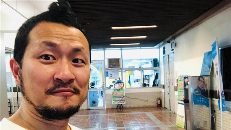 要找13年前網友！九把刀尋人貼文「分享1次捐5元」　相認關鍵是歌詞