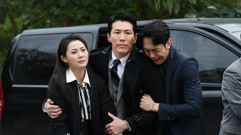 獨／黃少祺狂奔救妻！網看帥照嚇傻：都不老　驚吐失聲、頭痛身體出狀況