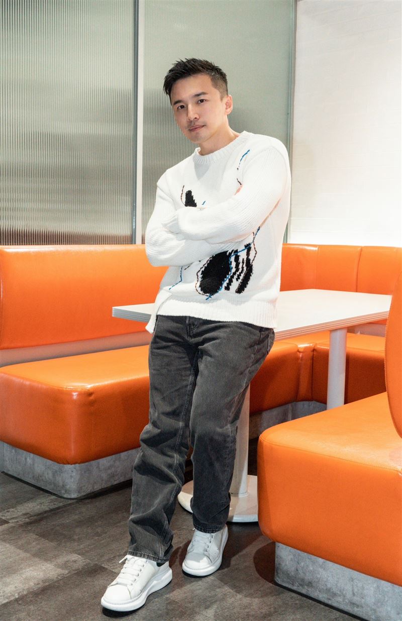 獨家/敖犬遭控「威廉婚宴只包3千6」!阿緯不忍再開轟:還開保時捷去