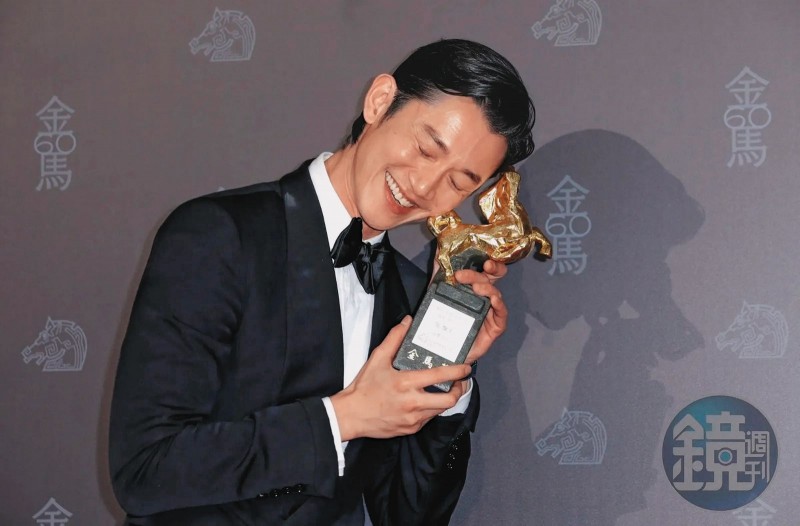 各有伴侶緋聞傳一年 吳慷仁溫馨接送邵雨薇戀情才曝光