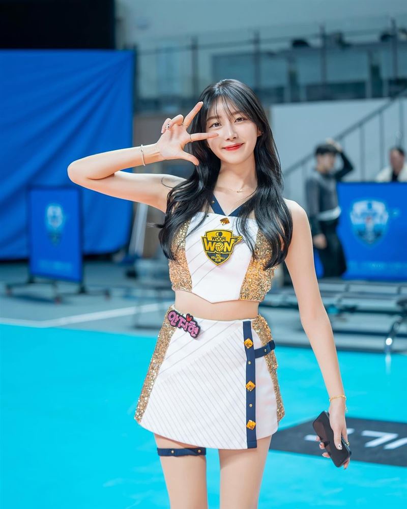 「最強外掛」安芝儇度假避寒!泳衣「特寫南半球」網看傻眼:畫面太辣