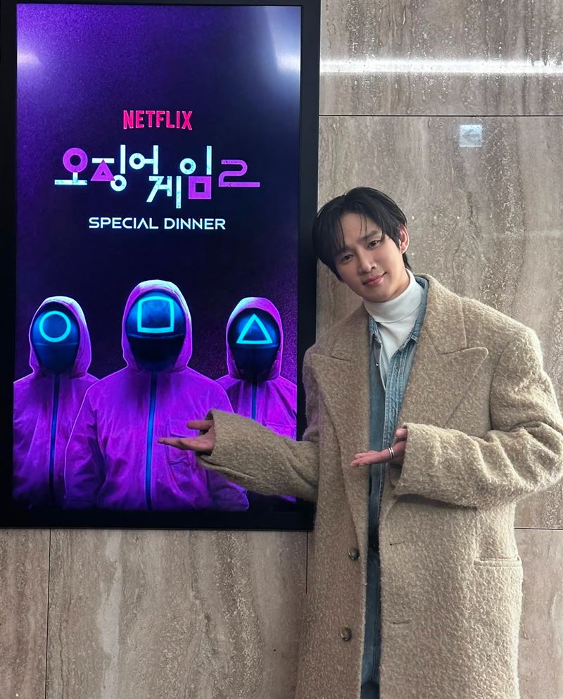 小薰竟撞臉《魷魚遊戲2》朴成焄!「對比照貼出網嚇壞」:真的超像