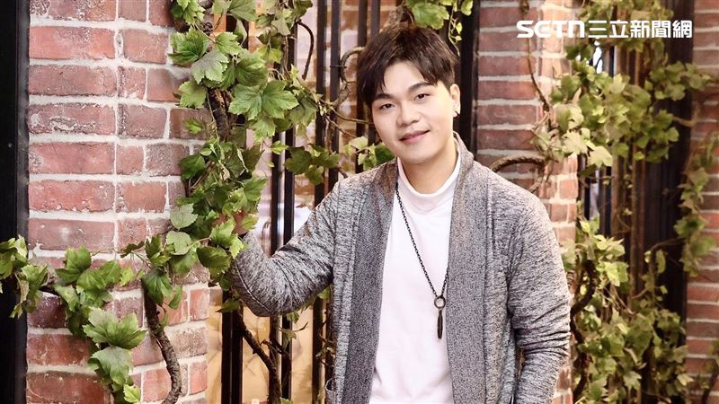 男星闖歌壇疑遭詐騙!阿嬤氣到罵撿角 放棄汽車大廠財務跑餐廳駐唱