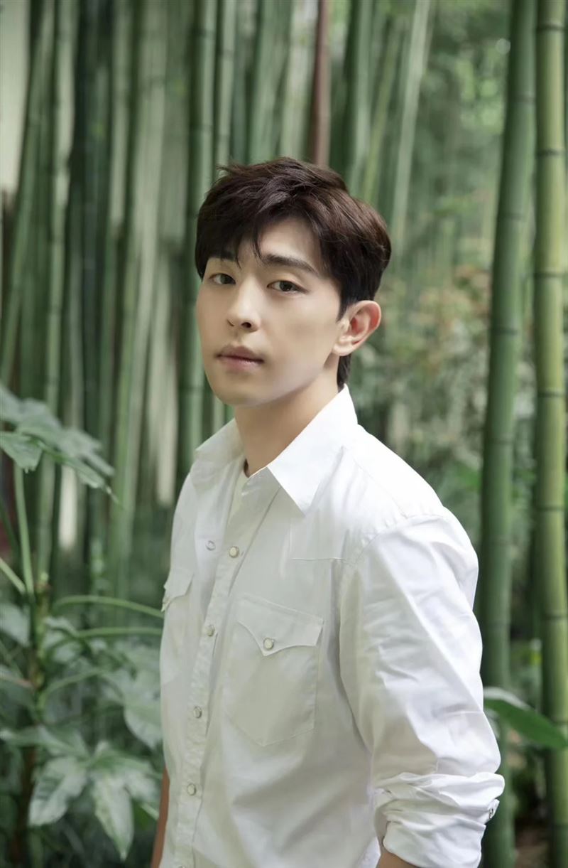 陸男神被封殺3年復出！登雜誌「沒臉沒名字」　網傻：招魂儀式做一半？