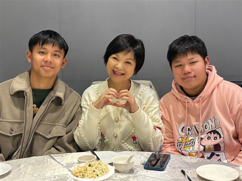 楊貴媚密會小鮮肉　對方身份曝光！哭曝：這是故事的終點