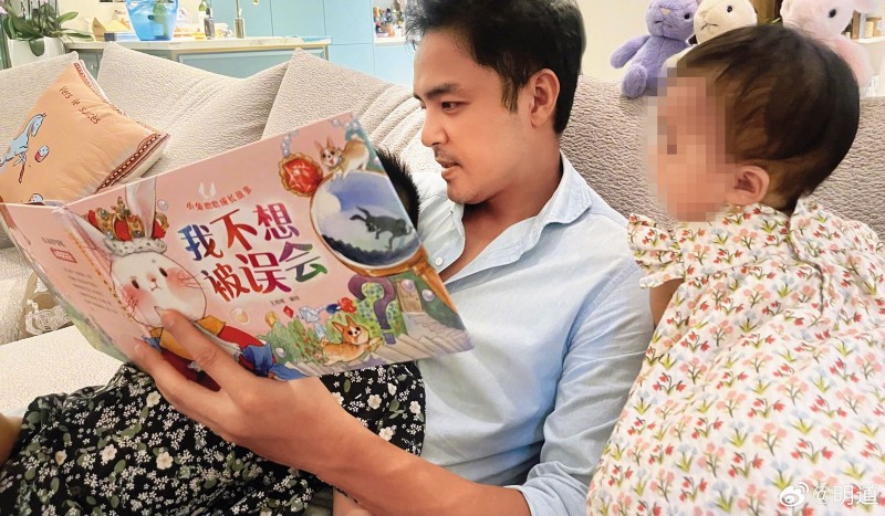 明道超黏家人帶娃有一套 不藏私「轉移哭鬧小撇步」