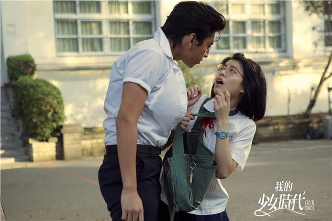 王大陸裸泳「岸上露屁3秒跳下水」！高清畫面曝光　粉絲爽歪：好養眼