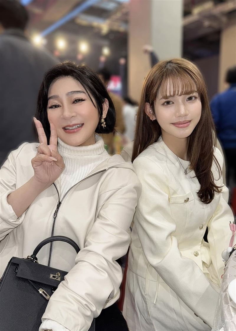 「最美星二代」無預警離開台灣！媽媽王彩樺崩潰哭了　母女爆激烈衝突