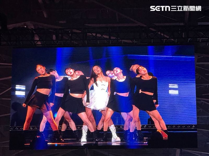 直擊／KPOP歌手第1人！JISOO登桃園開唱　中文「我愛你」9500粉嗨翻