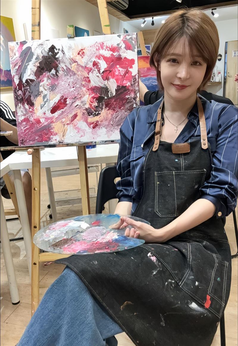 孟子辣孫女孟慶而脫了「新加坡曬比基尼」戲水解放好身材！網：比太陽辣