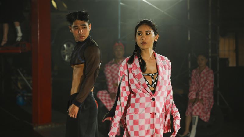 大玩SM繩縛綑綁！前輔導長內內激戰前海龍蛙兵　震撼畫面全被拍