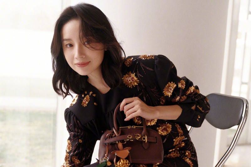 女星控老公粗暴、嗜賭成性！風向一面倒力挺　結果婚內熱吻小王被拍了