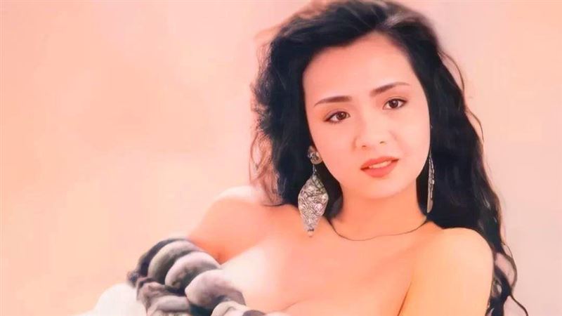 三級片女星消失20年！驚喜現身秀火辣身材　淡出演藝圈靠這行賺超多錢