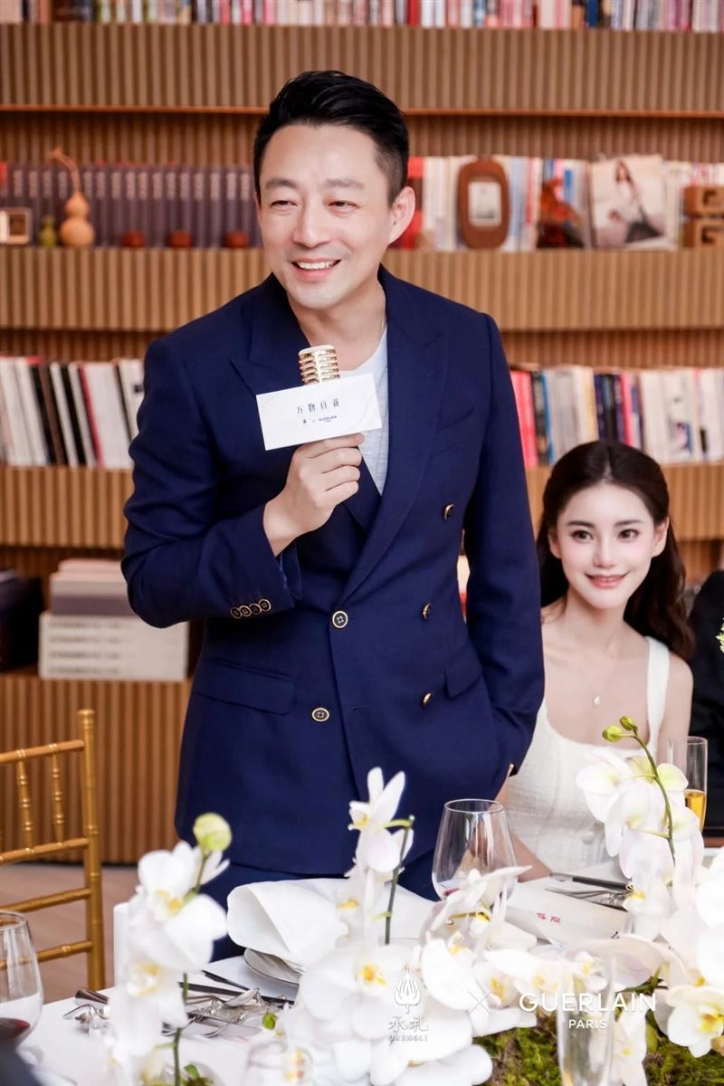 影／汪小菲Mandy帶小玥兒溜冰「1家3口溫馨背影曝光」　網驚：像大S！