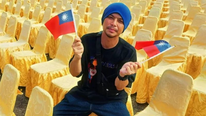 才曬中國合約書！黃明志驚傳酒吧被逮　遭上銬「畫面流出」掀熱議