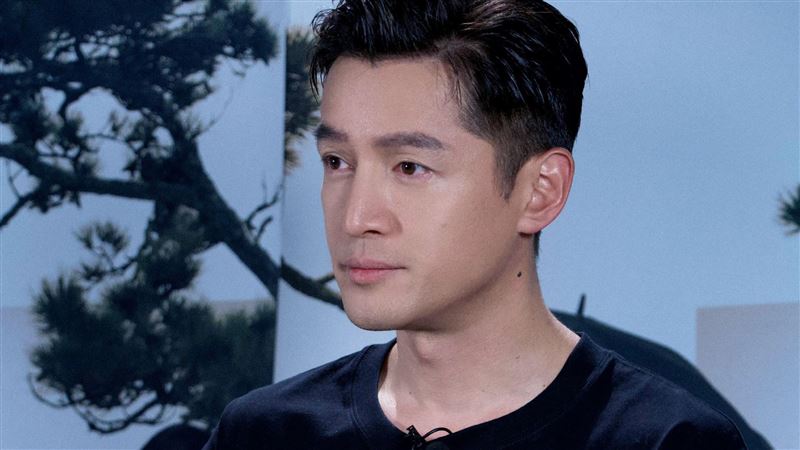 胡歌遭爆喜迎兒子「升格為二寶爸」　網目擊全家人上九華山祈福