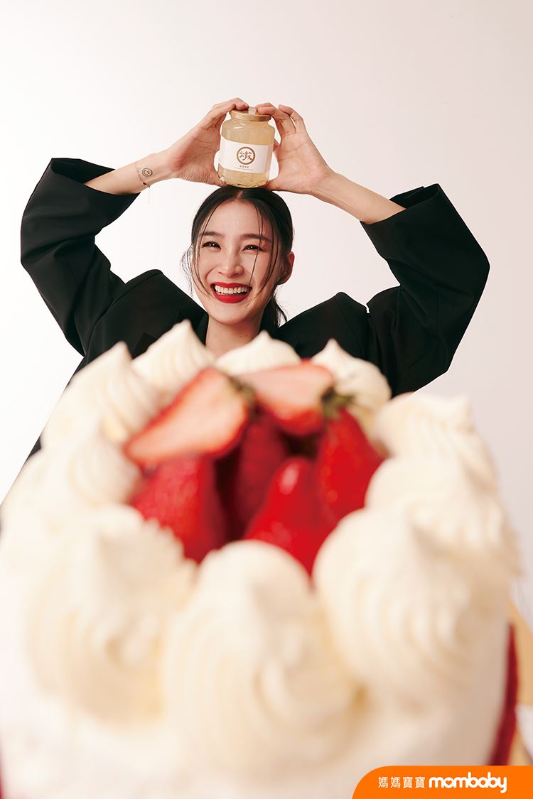 洪小鈴女兒照片曝光!挺孕肚拍雜誌「仍像少女」 讚張天霖直男變神隊友