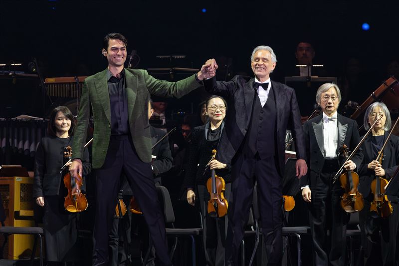 首位登台北大巨蛋西洋歌手！美聲天王波伽利父子同台「唱哭觀眾」