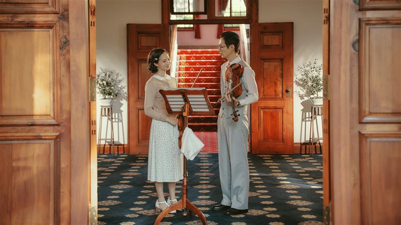 金鐘視帝靠小提琴傳情!與「妻子」浪漫相遇 吐真實心聲:壓力很大