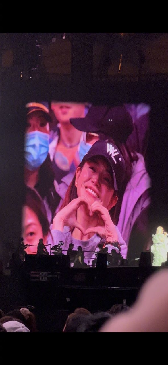 陳妍希看阿妹鳥巢演唱會「哭的暢快」 被點名比愛心放送天后