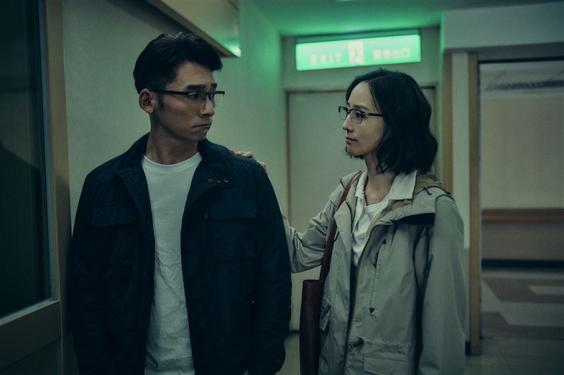 張鈞甯「跨國新戀情」升溫！星空下曖昧告白　卻遭「前夫」温昇豪阻撓