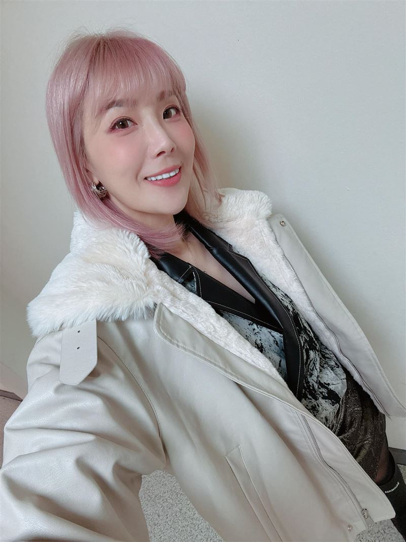 台語歌手浴室滑倒重摔「傷勢曝光」曝驚魂過程嚇喊：我還活著