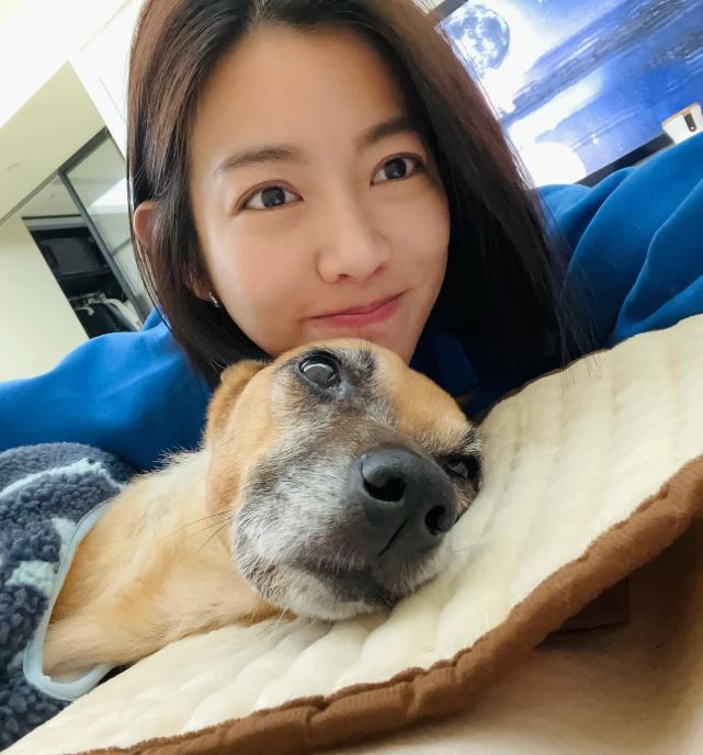 米可白爆分手近況曝！昨痛喊「一刀一刀劃在身上」：離別真的好痛