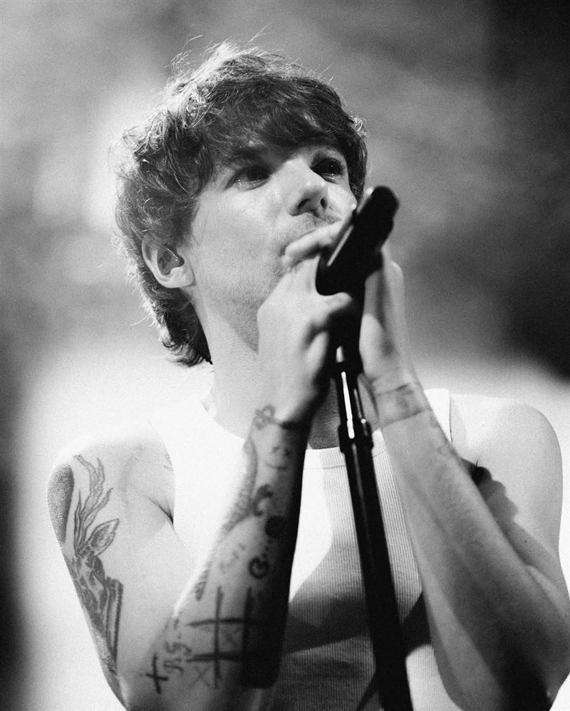 「一世代」前成員Louis熱戀超火辣女星！IG限動早午餐照露破綻