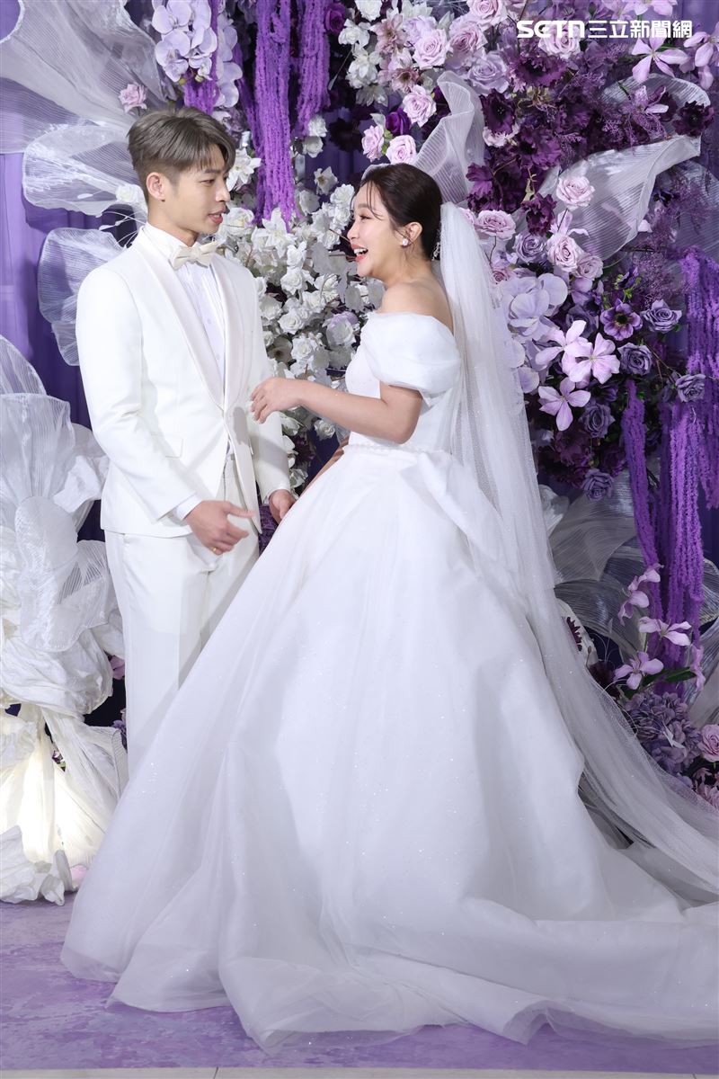 陳美鳳骨裂3個月現身！遇到高壯刺青男幫忙暈了：怎麼有這麼棒的男人