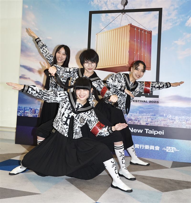 新學校領袖「變身機車」模仿台灣交通萌翻!親揭:演出靠神秘儀式加持