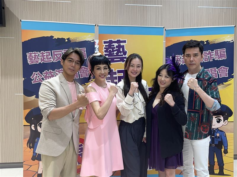 最慘藝人！台八男星嗨拿白沙媽手鏈　慘成詐騙活招牌「狂騙猛騙」