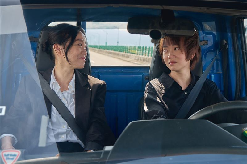 女星當孝女白琴「每天在家跪爬」不停痛哭！驚人畫面嚇壞家人鄰居