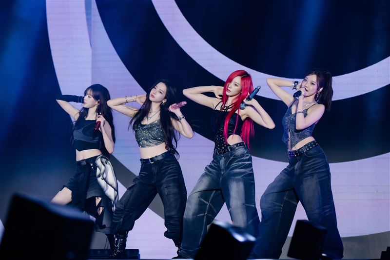 直擊／aespa接力登台嗨唱！寧寧感性告白粉絲　Winter甜喊：牛軋餅好吃