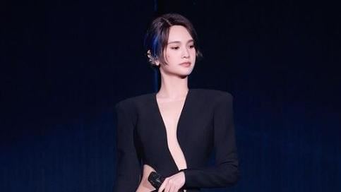 楊丞琳懶理「忘恩負義」風波！登香港舞台開唱　劉德華出手吐4字