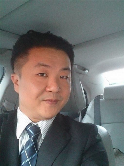 呂秋遠掉入色誘陷阱？公開生母曖昧對話　他狠酸：請照鏡子而不是掏小弟