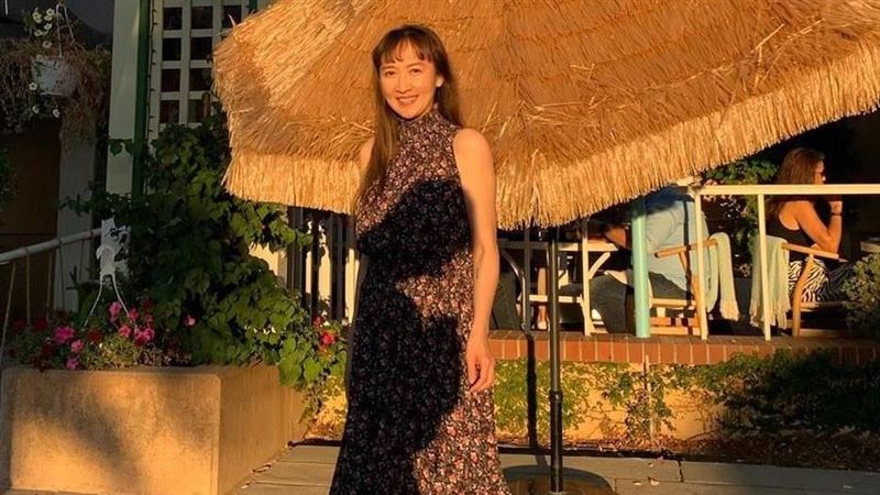 高挑美女淚灑台北街頭!竟是綜藝天王老婆 當街上演拉扯八點檔