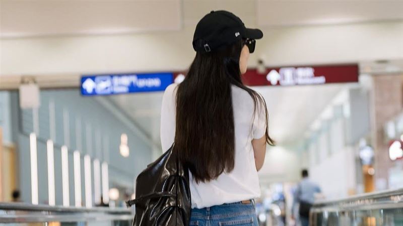 超大咖天后機場被跟拍包圍！粉絲這一動作被罵　直接開嗆太冷漠了