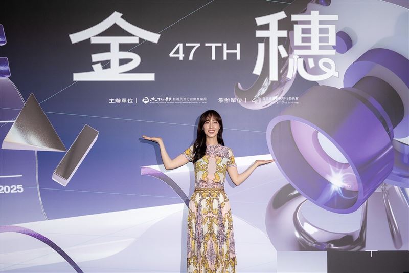 小薰自爆在攤位上車震！「被豬肉狂打」全身油拍3小時：現在不敢吃豬