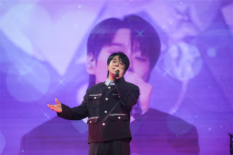 向大S老公具俊曄致敬!黃致列唱到爆汗被粉絲逼脫 中文情話連發